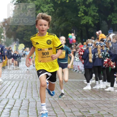 13.09.2026 - Kiel Lauf Yannick Fuchs http://msf.ph/oto/10277987 13.09.2026 08:51:02 Ziel 496, 1724, 2343, 5959, 10957, 10970, 497, 2125, 2443, 3106, 5792, 5959, 7511, 9612, 10359, 10987, 909, 1238, 3683, 4159, 4741, 5010, 5211, 7033, 10463, 11688, 3487, 10359 meine-sportfotos.de