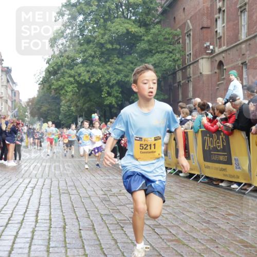 13.09.2026 - Kiel Lauf Yannick Fuchs http://msf.ph/oto/10278063 13.09.2026 08:51:06 Ziel 496, 1724, 2343, 10970, 11688, 497, 2125, 2443, 3106, 5792, 5959, 7511, 9612, 10957, 10987, 444, 909, 1238, 3683, 4159, 4741, 5010, 5211, 7033, 8883, 10463, 7511, 10359 meine-sportfotos.de