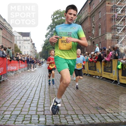13.09.2026 - Kiel Lauf Yannick Fuchs http://msf.ph/oto/10278206 13.09.2026 08:51:11 Ziel 1238, 1724, 4159, 5010, 7033, 10463, 10970, 11688, 496, 497, 2125, 2343, 2443, 3106, 5792, 5959, 9612, 10957, 10987, 444, 909, 3683, 4741, 5211, 5439, 5906, 6699, 8206, 8657, 8883, 9379, 9929, 2443, 7511, 10359 meine-sportfotos.de