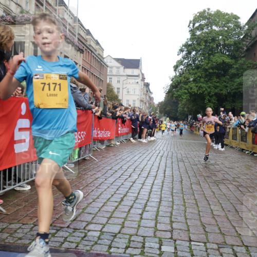 13.09.2026 - Kiel Lauf Yannick Fuchs http://msf.ph/oto/10278664 13.09.2026 08:51:37 Ziel 1243, 3779, 3901, 5130, 5439, 5793, 5906, 5976, 6532, 6699, 7521, 8206, 8538, 8657, 9379, 9929, 12467, 444, 909, 1238, 1724, 3683, 4159, 4741, 5010, 5211, 5439, 7033, 8883, 9929, 10463, 10970, 11688, 1210, 1572, 2020, 5169, 5580, 6205, 7171, 8543, 8700, 11448, 12102, 496, 2343 meine-sportfotos.de