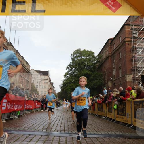 13.09.2026 - Kiel Lauf Yannick Fuchs http://msf.ph/oto/10279028 13.09.2026 08:52:00 Ziel 2020, 3392, 3538, 3557, 5810, 6205, 6372, 7171, 8543, 8700, 11608, 444, 1210, 1243, 1572, 3779, 3901, 5130, 5169, 5439, 5580, 5793, 5906, 5976, 6532, 6699, 7521, 8206, 8538, 8657, 8883, 9379, 9929, 11448, 12102, 12467, 2015, 3178, 3871, 6937, 7034, 8477, 8736, 10102, 10826, 11752, 444, 909, 3683, 4741, 5211, 5439, 8657, 8883, 9379, 9929 meine-sportfotos.de