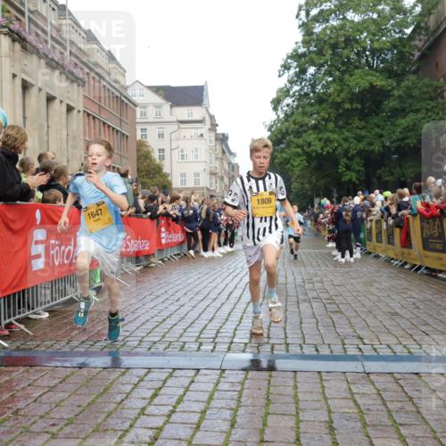 13.09.2026 - Kiel Lauf Yannick Fuchs http://msf.ph/oto/10279086 13.09.2026 08:52:04 Ziel 2015, 3392, 3538, 3557, 5810, 6205, 6372, 8477, 8736, 10826, 11608, 1210, 1243, 1572, 2020, 3779, 3901, 5130, 5169, 5580, 5793, 5906, 5976, 6532, 6699, 7171, 7521, 8206, 8538, 8543, 8700, 11448, 12102, 12467, 1647, 1809, 3178, 3871, 6517, 6937, 7034, 9381, 10102, 11752, 444, 5211, 5439, 5906, 6699, 8206, 8657, 8883, 9379, 9929 meine-sportfotos.de