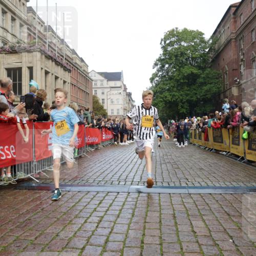 13.09.2026 - Kiel Lauf Yannick Fuchs http://msf.ph/oto/10279090 13.09.2026 08:52:04 Ziel 2015, 3392, 3538, 3557, 5810, 6205, 6372, 8477, 8736, 10826, 11608, 1210, 1243, 1572, 2020, 3779, 3901, 5130, 5169, 5580, 5793, 5906, 5976, 6532, 6699, 7171, 7521, 8206, 8538, 8543, 8700, 11448, 12102, 12467, 1647, 1809, 3178, 3871, 6517, 6937, 7034, 9381, 10102, 11752, 444, 5211, 5439, 5906, 6699, 8206, 8657, 8883, 9379, 9929 meine-sportfotos.de