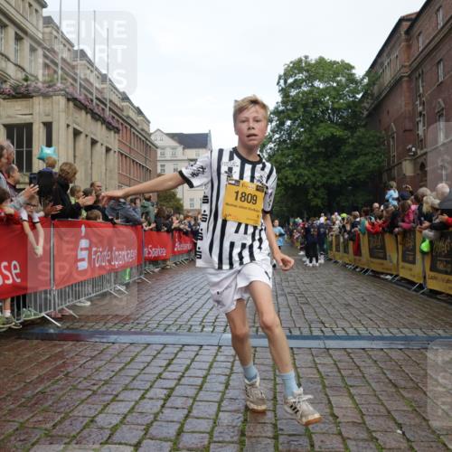 13.09.2026 - Kiel Lauf Yannick Fuchs http://msf.ph/oto/10279103 13.09.2026 08:52:04 Ziel 2015, 3392, 3538, 3557, 5810, 6205, 6372, 8477, 8736, 10826, 11608, 1210, 1243, 1572, 2020, 3779, 3901, 5130, 5169, 5580, 5793, 5906, 5976, 6532, 6699, 7171, 7521, 8206, 8538, 8543, 8700, 11448, 12102, 12467, 1647, 1809, 3178, 3871, 6517, 6937, 7034, 9381, 10102, 11752, 444, 5211, 5439, 5906, 6699, 8206, 8657, 8883, 9379, 9929 meine-sportfotos.de