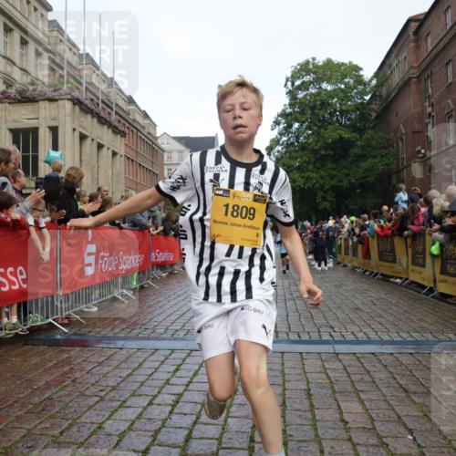 13.09.2026 - Kiel Lauf Yannick Fuchs http://msf.ph/oto/10279108 13.09.2026 08:52:05 Ziel 2015, 3178, 3392, 3538, 3557, 5810, 6205, 6372, 8477, 8736, 10826, 11608, 1210, 1243, 1572, 2020, 3779, 3901, 5130, 5169, 5580, 5793, 5906, 5976, 6205, 6532, 7171, 7521, 8206, 8538, 8543, 8700, 11448, 12102, 12467, 1647, 1809, 3871, 6517, 6937, 7034, 9381, 10102, 11752, 444, 1243, 5439, 5906, 6699, 8206, 8657, 8883, 9379, 9929 meine-sportfotos.de