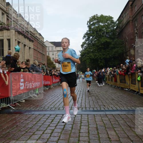 13.09.2026 - Kiel Lauf Yannick Fuchs http://msf.ph/oto/10279128 13.09.2026 08:52:06 Ziel 2015, 3178, 3392, 3538, 3557, 5810, 6372, 7034, 8477, 8736, 10826, 11608, 1210, 1243, 1572, 2020, 3779, 3901, 5130, 5169, 5580, 5793, 5976, 6205, 6532, 7171, 7521, 8206, 8538, 8543, 8700, 11448, 12102, 12467, 1647, 1809, 3871, 6517, 6937, 9381, 10102, 11752, 444, 1243, 5439, 5906, 6699, 8206, 8657, 8883, 9379, 9929 meine-sportfotos.de