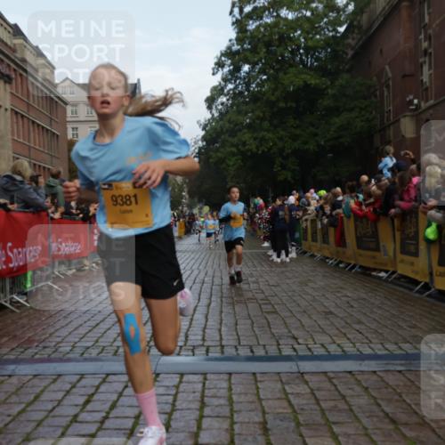 13.09.2026 - Kiel Lauf Yannick Fuchs http://msf.ph/oto/10279134 13.09.2026 08:52:06 Ziel 2015, 3178, 3392, 3538, 3557, 5810, 6372, 7034, 8477, 8736, 10826, 11608, 1210, 1243, 1572, 2020, 3779, 3901, 5130, 5169, 5580, 5793, 5976, 6205, 6532, 7171, 7521, 8206, 8538, 8543, 8700, 11448, 12102, 12467, 1647, 1809, 3871, 6517, 6937, 9381, 10102, 11752, 444, 1243, 5439, 5906, 6699, 8206, 8657, 8883, 9379, 9929 meine-sportfotos.de