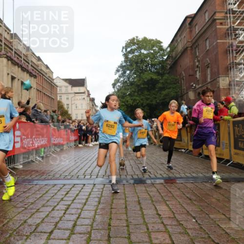 13.09.2026 - Kiel Lauf Yannick Fuchs http://msf.ph/oto/10279485 13.09.2026 08:52:33 Ziel 2613, 3782, 5075, 6517, 7881, 10396, 10779, 12460, 1647, 1809, 2015, 3178, 3392, 3538, 3557, 3871, 5810, 6372, 6937, 7034, 8477, 8736, 9381, 10102, 10826, 11608, 11752, 1799, 2402, 2609, 4158, 4668, 5121, 5147, 5334, 5405, 6210, 6283, 7025, 7423, 7611, 7894, 8745, 10414, 10991, 11248, 12397, 12454, 12488, 2020, 3392, 3538, 3557, 6205, 7171, 8543, 8700 meine-sportfotos.de