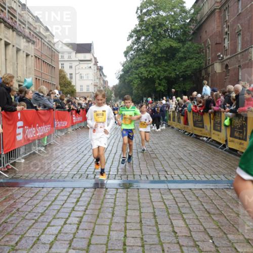 13.09.2026 - Kiel Lauf Yannick Fuchs http://msf.ph/oto/10279691 13.09.2026 08:52:48 Ziel 1799, 2402, 2609, 4158, 4668, 5121, 5147, 5334, 5405, 6210, 6283, 7025, 7423, 7611, 7894, 8745, 10414, 10991, 11248, 12397, 12454, 12488, 1647, 1809, 2613, 3782, 3871, 5075, 6517, 6937, 7881, 9381, 10102, 10396, 10779, 11752, 12460, 237, 1263, 4756, 5149, 5342, 5373, 6579, 7085, 8018, 8510, 8601, 10024, 10627, 11706, 2015, 3178, 3871, 7034, 8477, 8736, 10102, 10826 meine-sportfotos.de