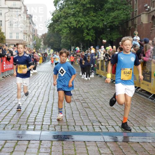 13.09.2026 - Kiel Lauf Yannick Fuchs http://msf.ph/oto/10279742 13.09.2026 08:52:52 Ziel 237, 2402, 2609, 4158, 4668, 5147, 5149, 5334, 5405, 6210, 6283, 7025, 7423, 7611, 10024, 10414, 10627, 10991, 11248, 11706, 12397, 12454, 12488, 1647, 1799, 1809, 2613, 3782, 5075, 5121, 6517, 6937, 7881, 7894, 8745, 9381, 10396, 10779, 11752, 12460, 1263, 4060, 4756, 5342, 5373, 5436, 6579, 7085, 8018, 8510, 8601, 10390, 3178, 3871, 6937, 7034, 10102, 11752 meine-sportfotos.de