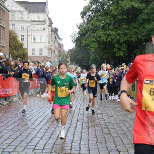 13.09.2026 - Kiel Lauf Yannick Fuchs http://msf.ph/oto/10279875 13.09.2026 08:53:01 Ziel 237, 1263, 4756, 5147, 5149, 5373, 6210, 6579, 7085, 7611, 8018, 8510, 10024, 10627, 10991, 11706, 12488, 1799, 2402, 2609, 2613, 3782, 4158, 4668, 5075, 5121, 5334, 5405, 6210, 6283, 7025, 7423, 7881, 7894, 8745, 10396, 10414, 10779, 11248, 12397, 12454, 12460, 1919, 2743, 2985, 3316, 3419, 4060, 5342, 5436, 6103, 7170, 7875, 8095, 8541, 8601, 8819, 10390, 1647, 1809, 6517, 7881, 9381 meine-sportfotos.de