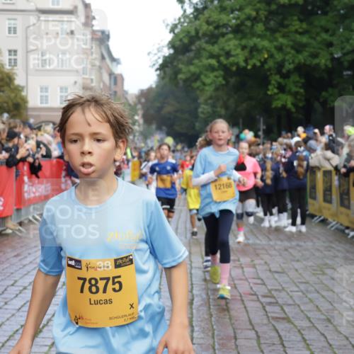 13.09.2026 - Kiel Lauf Yannick Fuchs http://msf.ph/oto/10279913 13.09.2026 08:53:05 Ziel 237, 1263, 4756, 5149, 5342, 5373, 6579, 7085, 8018, 8510, 8601, 10627, 11706, 1799, 2402, 2609, 2613, 3782, 4158, 4668, 5075, 5121, 5147, 5334, 5405, 6210, 6283, 7025, 7423, 7611, 7894, 8745, 10024, 10396, 10414, 10779, 10991, 11248, 12397, 12454, 12460, 12488, 347, 1919, 2570, 2743, 2985, 3316, 3419, 4060, 4291, 5284, 5344, 5436, 6103, 6846, 7170, 7875, 8095, 8541, 8819, 8947, 9410, 10390, 11455, 12168, 3782, 5075, 6517, 7881 meine-sportfotos.de