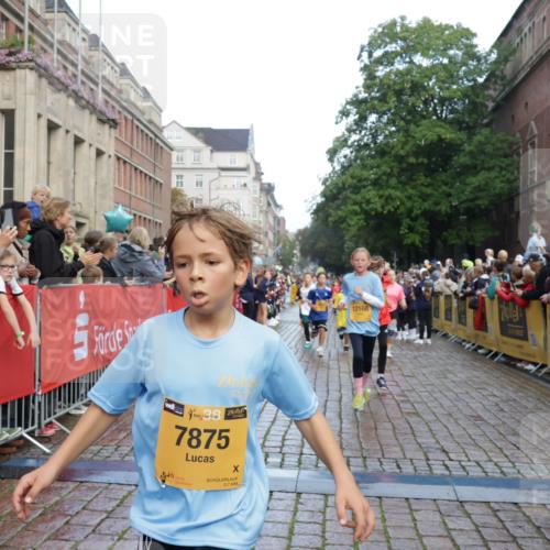 13.09.2026 - Kiel Lauf Yannick Fuchs http://msf.ph/oto/10279920 13.09.2026 08:53:05 Ziel 237, 1263, 4756, 5149, 5342, 5373, 6579, 7085, 8018, 8510, 8601, 10627, 11706, 1799, 2402, 2609, 2613, 3782, 4158, 4668, 5075, 5121, 5147, 5334, 5405, 6210, 6283, 7025, 7423, 7611, 7894, 8745, 10024, 10396, 10414, 10779, 10991, 11248, 12397, 12454, 12460, 12488, 347, 1919, 2570, 2743, 2985, 3316, 3419, 4060, 4291, 5284, 5344, 5436, 6103, 6846, 7170, 7875, 8095, 8541, 8819, 8947, 9410, 10390, 11455, 12168, 3782, 5075, 6517, 7881 meine-sportfotos.de