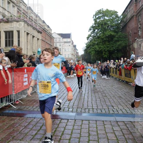 13.09.2026 - Kiel Lauf Yannick Fuchs http://msf.ph/oto/10280014 13.09.2026 08:53:11 Ziel 2985, 3316, 4060, 4756, 5342, 5436, 6103, 6579, 7085, 8018, 8510, 8601, 8819, 10390, 237, 1263, 1799, 2402, 2609, 2613, 4158, 4668, 5121, 5147, 5149, 5334, 5373, 5405, 6210, 6283, 7025, 7423, 7611, 7894, 8745, 10024, 10414, 10627, 10991, 11248, 11706, 12397, 12454, 12460, 12488, 347, 1159, 1919, 2570, 2614, 2743, 3210, 3328, 3419, 4291, 5177, 5284, 5344, 6846, 6894, 6979, 7170, 7240, 7635, 7875, 8095, 8541, 8857, 8947, 9410, 10122, 11455, 12168, 2613, 3782, 5075 meine-sportfotos.de