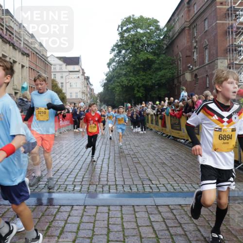 13.09.2026 - Kiel Lauf Yannick Fuchs http://msf.ph/oto/10280020 13.09.2026 08:53:11 Ziel 2985, 3316, 4060, 4756, 5342, 5436, 6103, 6579, 7085, 8018, 8510, 8601, 8819, 10390, 237, 1263, 1799, 2402, 2609, 2613, 4158, 4668, 5121, 5147, 5149, 5334, 5373, 5405, 6210, 6283, 7025, 7423, 7611, 7894, 8745, 10024, 10414, 10627, 10991, 11248, 11706, 12397, 12454, 12460, 12488, 347, 1159, 1919, 2570, 2614, 2743, 3210, 3328, 3419, 4291, 5177, 5284, 5344, 6846, 6894, 6979, 7170, 7240, 7635, 7875, 8095, 8541, 8857, 8947, 9410, 10122, 11455, 12168, 2613, 3782, 5075 meine-sportfotos.de