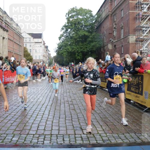 13.09.2026 - Kiel Lauf Yannick Fuchs http://msf.ph/oto/10280149 13.09.2026 08:53:20 Ziel 347, 1919, 2570, 2743, 2985, 3316, 3419, 4060, 4291, 5284, 5344, 5436, 6103, 6846, 7170, 7875, 8095, 8541, 8819, 8947, 9410, 10390, 11455, 12168, 237, 1263, 2402, 2609, 4158, 4668, 4756, 5147, 5149, 5342, 5373, 5405, 6210, 6283, 6579, 7025, 7085, 7423, 7611, 8018, 8510, 8601, 10024, 10414, 10627, 10991, 11248, 11706, 12397, 12454, 12488, 888, 1149, 1159, 2016, 2614, 3210, 3328, 5177, 5455, 6004, 6894, 6979, 7240, 7635, 8024, 8525, 8857, 8968, 9816, 10122 meine-sportfotos.de
