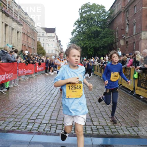 13.09.2026 - Kiel Lauf Yannick Fuchs http://msf.ph/oto/10280230 13.09.2026 08:53:25 Ziel 347, 1159, 1919, 2570, 2614, 2743, 2985, 3210, 3316, 3328, 3419, 4291, 5284, 5344, 6103, 6846, 6894, 6979, 7170, 7240, 7635, 7875, 8095, 8541, 8819, 8857, 8947, 9410, 10122, 11185, 11455, 12168, 237, 1263, 2985, 3316, 4060, 4756, 5147, 5149, 5342, 5373, 5405, 5436, 6210, 6579, 7085, 7611, 8018, 8510, 8601, 10024, 10390, 10627, 10991, 11706, 12488, 888, 1149, 1332, 2016, 2447, 5120, 5177, 5455, 6004, 6702, 8024, 8525, 8671, 8968, 9816, 10997, 5147, 5405, 6210, 12488 meine-sportfotos.de