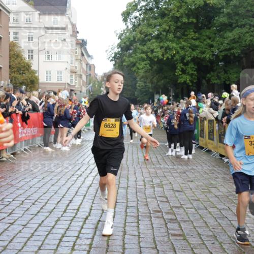 13.09.2026 - Kiel Lauf Yannick Fuchs http://msf.ph/oto/10280283 13.09.2026 08:53:31 Ziel 347, 1159, 2016, 2570, 2614, 2743, 3210, 3328, 4291, 5177, 5284, 5344, 5455, 6846, 6894, 6979, 7240, 7635, 8857, 8947, 9410, 10122, 11185, 11455, 11830, 12168, 237, 1263, 1919, 2743, 2985, 3316, 3419, 4060, 4756, 5149, 5342, 5373, 5436, 6103, 6579, 7085, 7170, 7875, 8018, 8095, 8510, 8541, 8601, 8819, 10390, 10627, 11706, 888, 1149, 1332, 2447, 3234, 4607, 5120, 6004, 6267, 6628, 6702, 8024, 8525, 8671, 8968, 9816, 10997, 5147, 5405, 6210, 10024, 12488 meine-sportfotos.de
