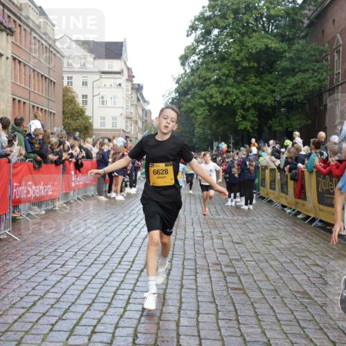 13.09.2026 - Kiel Lauf Yannick Fuchs http://msf.ph/oto/10280292 13.09.2026 08:53:31 Ziel 347, 1159, 2016, 2570, 2614, 2743, 3210, 3328, 4291, 5177, 5284, 5344, 5455, 6846, 6894, 6979, 7240, 7635, 8857, 8947, 9410, 10122, 11185, 11455, 11830, 12168, 237, 1263, 1919, 2743, 2985, 3316, 3419, 4060, 4756, 5149, 5342, 5373, 5436, 6103, 6579, 7085, 7170, 7875, 8018, 8095, 8510, 8541, 8601, 8819, 10390, 10627, 11706, 888, 1149, 1332, 2447, 3234, 4607, 5120, 6004, 6267, 6628, 6702, 8024, 8525, 8671, 8968, 9816, 10997, 5147, 5405, 6210, 10024, 12488 meine-sportfotos.de