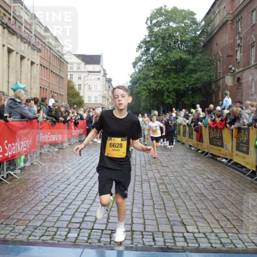 13.09.2026 - Kiel Lauf Yannick Fuchs http://msf.ph/oto/10280303 13.09.2026 08:53:32 Ziel 347, 1159, 2016, 2570, 2614, 3210, 3328, 4291, 5177, 5284, 5344, 5455, 6004, 6846, 6894, 6979, 7240, 7635, 8525, 8857, 8947, 9410, 10122, 11185, 11455, 11830, 12168, 1263, 1919, 2743, 2985, 3316, 3419, 4060, 4756, 5284, 5342, 5373, 5436, 6103, 6579, 7085, 7170, 7875, 8018, 8095, 8510, 8541, 8601, 8819, 10390, 10627, 11706, 12168, 258, 262, 888, 1149, 1332, 2447, 3234, 4607, 5120, 6267, 6628, 6702, 8024, 8671, 8968, 9816, 10997, 5147, 5405, 6210, 10024, 12488 meine-sportfotos.de