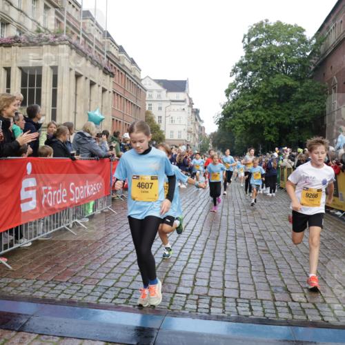 13.09.2026 - Kiel Lauf Yannick Fuchs http://msf.ph/oto/10280337 13.09.2026 08:53:33 Ziel 347, 888, 1159, 2016, 2570, 2614, 3210, 3328, 4291, 5177, 5344, 5455, 6004, 6846, 6894, 6979, 7240, 7635, 8525, 8857, 8947, 9410, 10122, 11185, 11455, 11830, 1263, 1919, 2743, 2985, 3316, 3419, 4060, 4291, 4756, 5284, 5342, 5373, 5436, 6103, 6579, 7085, 7170, 7875, 8018, 8095, 8510, 8541, 8601, 8819, 10390, 12168, 258, 262, 1149, 1332, 2447, 3234, 4607, 4791, 5120, 6267, 6628, 6702, 8024, 8671, 8968, 9816, 10997, 5147, 6210, 10024, 12488 meine-sportfotos.de
