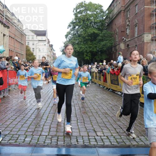 13.09.2026 - Kiel Lauf Yannick Fuchs http://msf.ph/oto/10280388 13.09.2026 08:53:36 Ziel 888, 1149, 1159, 2016, 2614, 3210, 3328, 5120, 5177, 5455, 6004, 6894, 6979, 7240, 7635, 8024, 8525, 8671, 8857, 8968, 9816, 10122, 10997, 11185, 11593, 11830, 12548, 347, 1919, 2570, 2743, 2985, 3316, 3419, 4060, 4291, 4756, 5284, 5342, 5344, 5436, 6103, 6579, 6846, 7085, 7170, 7875, 8018, 8095, 8510, 8541, 8601, 8819, 8947, 9410, 10390, 11455, 12168, 193, 258, 262, 1332, 1529, 1823, 2141, 2447, 3234, 4607, 4791, 5432, 6267, 6628, 6702, 10024 meine-sportfotos.de