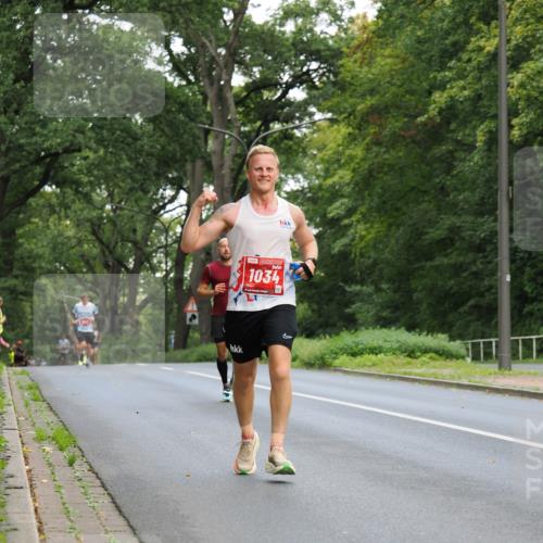 13.09.2026 - 21. swb-Marathon Bremen TobiasT http://msf.ph/oto/10280489 13.09.2026 11:39:03 Laufen 1034 meine-sportfotos.de