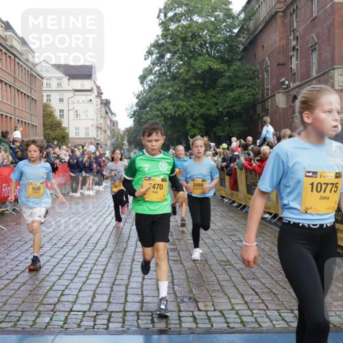 13.09.2026 - Kiel Lauf Yannick Fuchs http://msf.ph/oto/10280553 13.09.2026 08:53:51 Ziel 193, 258, 262, 1332, 1529, 1823, 2141, 2447, 3234, 4607, 4791, 5120, 5432, 6267, 6628, 6702, 6733, 7341, 7815, 8006, 8332, 8671, 9266, 10726, 10997, 11170, 12511, 12548, 12711, 12828, 347, 888, 1149, 1159, 1919, 2016, 2570, 2614, 2743, 3210, 3328, 3419, 4291, 5120, 5177, 5284, 5344, 5455, 6004, 6103, 6846, 6894, 6979, 7170, 7240, 7635, 7875, 8024, 8095, 8525, 8541, 8671, 8819, 8857, 8947, 8968, 9410, 9816, 10122, 10997, 11185, 11455, 11593, 11830, 12168, 12548, 120, 488 meine-sportfotos.de