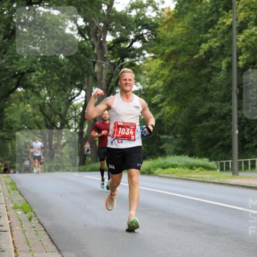 13.09.2026 - 21. swb-Marathon Bremen TobiasT http://msf.ph/oto/10280841 13.09.2026 11:39:03 Laufen 1034 meine-sportfotos.de