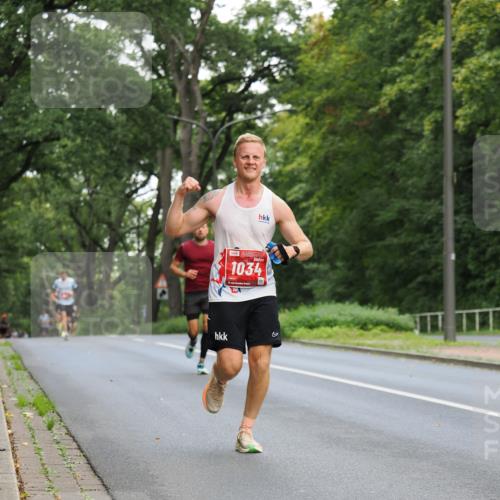 13.09.2026 - 21. swb-Marathon Bremen TobiasT http://msf.ph/oto/10280847 13.09.2026 11:39:03 Laufen 1034 meine-sportfotos.de