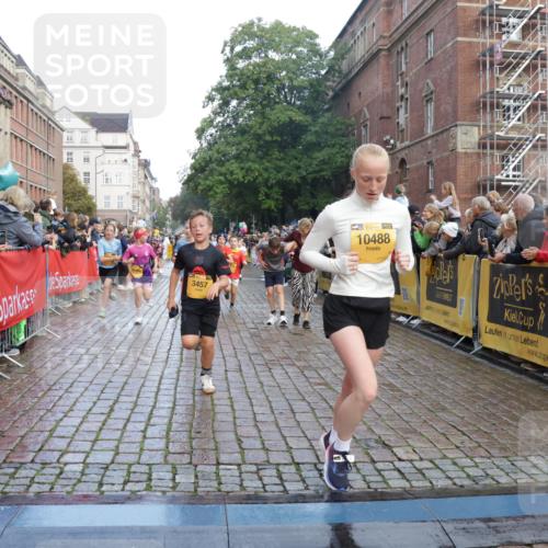13.09.2026 - Kiel Lauf Yannick Fuchs http://msf.ph/oto/10280897 13.09.2026 08:54:24 Ziel 241, 1218, 1463, 2610, 2742, 3211, 3896, 3936, 4059, 4419, 4494, 4731, 5041, 5462, 6030, 6214, 6618, 6740, 6945, 7055, 8110, 8111, 8545, 9447, 9714, 10920, 10937, 11468, 11672, 11840, 120, 193, 258, 262, 488, 1244, 1529, 1540, 1823, 2122, 2141, 2324, 2489, 4059, 4607, 4618, 4717, 4791, 4956, 5236, 5432, 5586, 5993, 6134, 6267, 6733, 7341, 7470, 7815, 8006, 8332, 9266, 9291, 9850, 9880, 10726, 10775, 10868, 12111, 12112, 12663, 12711, 12829, 1701, 2139 meine-sportfotos.de
