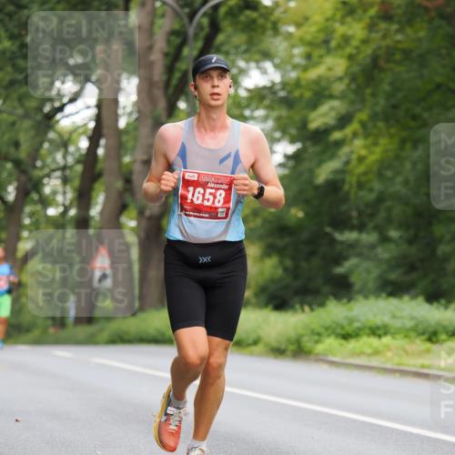 13.09.2026 - 21. swb-Marathon Bremen TobiasT http://msf.ph/oto/10280902 13.09.2026 11:39:34 Laufen 1658 meine-sportfotos.de