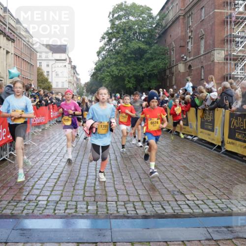 13.09.2026 - Kiel Lauf Yannick Fuchs http://msf.ph/oto/10280905 13.09.2026 08:54:25 Ziel 241, 1218, 1463, 2610, 2742, 3211, 3896, 3936, 4419, 4494, 4731, 5041, 5462, 6030, 6214, 6618, 6740, 6945, 7055, 8110, 8111, 8545, 9447, 9714, 10920, 10937, 11468, 11656, 11672, 11840, 120, 193, 258, 262, 488, 1244, 1463, 1529, 1540, 1823, 2122, 2141, 2324, 2489, 4059, 4607, 4618, 4717, 4791, 4956, 5236, 5432, 5586, 5993, 6134, 6267, 6733, 7341, 7470, 7815, 8006, 8332, 9266, 9291, 9850, 9880, 10726, 10775, 10868, 11672, 12111, 12112, 12663, 12711, 12829, 159, 1701, 2139 meine-sportfotos.de