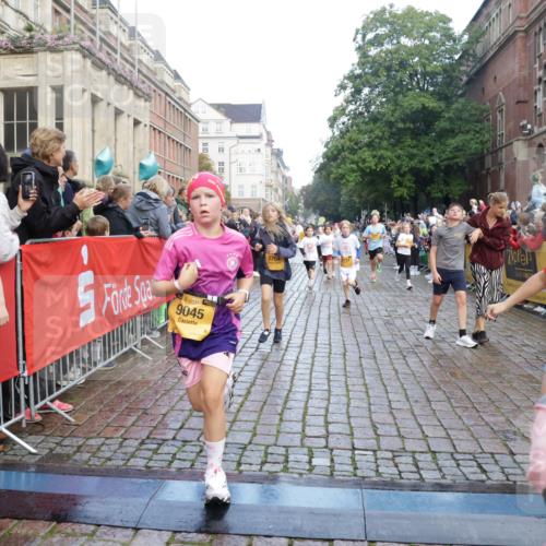 13.09.2026 - Kiel Lauf Yannick Fuchs http://msf.ph/oto/10280920 13.09.2026 08:54:26 Ziel 241, 1218, 2610, 2742, 3211, 3896, 3936, 4419, 4494, 4731, 5041, 5462, 5693, 6030, 6214, 6618, 6740, 6945, 7055, 8110, 8111, 8545, 9447, 9714, 10920, 10937, 11468, 11656, 11840, 120, 193, 258, 262, 488, 1244, 1463, 1529, 1540, 1823, 2122, 2141, 2324, 2489, 2610, 4059, 4618, 4717, 4791, 4956, 5236, 5432, 5586, 5993, 6134, 6733, 7341, 7470, 7815, 8006, 8332, 9291, 9850, 9880, 10726, 10775, 10868, 11468, 11672, 11840, 12111, 12112, 12663, 12711, 12829, 159, 1701, 2139 meine-sportfotos.de