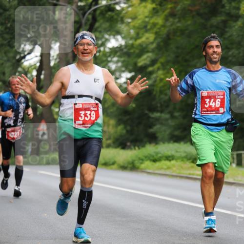 13.09.2026 - 21. swb-Marathon Bremen TobiasT http://msf.ph/oto/10280933 13.09.2026 11:39:46 Laufen 1921, 346, 339, 0521 meine-sportfotos.de