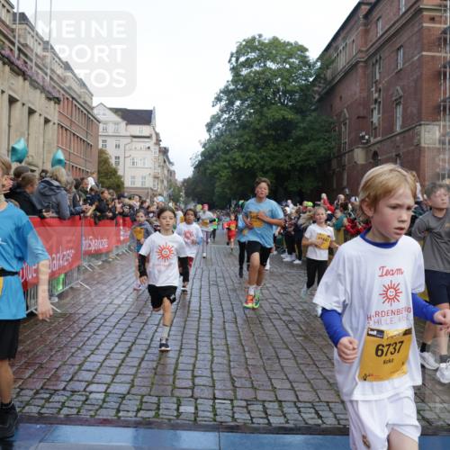 13.09.2026 - Kiel Lauf Yannick Fuchs http://msf.ph/oto/10280955 13.09.2026 08:54:29 Ziel 241, 1218, 2742, 3211, 3896, 3936, 4419, 4494, 4731, 5041, 5462, 5693, 6030, 6214, 6618, 6740, 6945, 7055, 7774, 8110, 8111, 8545, 9714, 10937, 11656, 120, 193, 488, 1244, 1463, 1529, 1540, 1823, 2122, 2141, 2324, 2489, 2610, 4059, 4494, 4618, 4717, 4956, 5236, 5432, 5586, 5993, 6134, 7341, 7470, 7815, 8006, 8332, 9291, 9447, 9850, 9880, 10726, 10775, 10868, 10920, 11468, 11672, 11840, 12111, 12112, 12663, 12829, 159, 561, 820, 1701, 2139, 2770, 4227, 120, 2122 meine-sportfotos.de