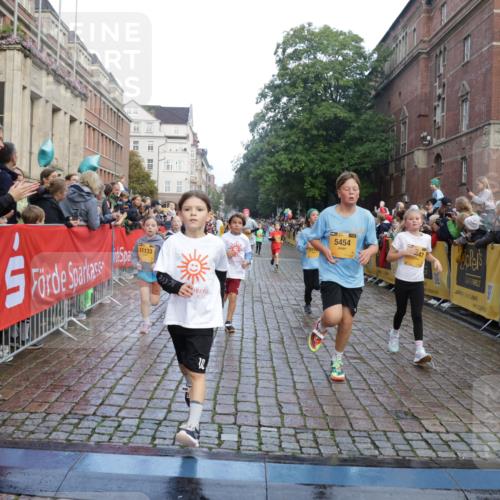 13.09.2026 - Kiel Lauf Yannick Fuchs http://msf.ph/oto/10280969 13.09.2026 08:54:29 Ziel 241, 1218, 2742, 3211, 3896, 3936, 4419, 4494, 4731, 5041, 5462, 5693, 6030, 6214, 6618, 6740, 6945, 7055, 7774, 8110, 8111, 8545, 9714, 10937, 11656, 120, 193, 488, 1244, 1463, 1529, 1540, 1823, 2122, 2141, 2324, 2489, 2610, 4059, 4494, 4618, 4717, 4956, 5236, 5432, 5586, 5993, 6134, 7341, 7470, 7815, 8006, 8332, 9291, 9447, 9850, 9880, 10726, 10775, 10868, 10920, 11468, 11672, 11840, 12111, 12112, 12663, 12829, 159, 561, 820, 1701, 2139, 2770, 4227, 120, 2122 meine-sportfotos.de