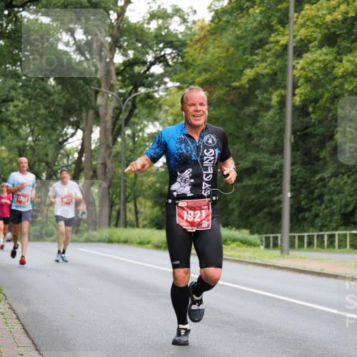13.09.2026 - 21. swb-Marathon Bremen TobiasT http://msf.ph/oto/10280970 13.09.2026 11:39:50 Laufen 1745, 1921 meine-sportfotos.de