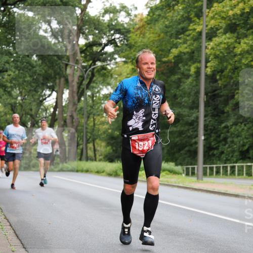 13.09.2026 - 21. swb-Marathon Bremen TobiasT http://msf.ph/oto/10280976 13.09.2026 11:39:50 Laufen 1921 meine-sportfotos.de