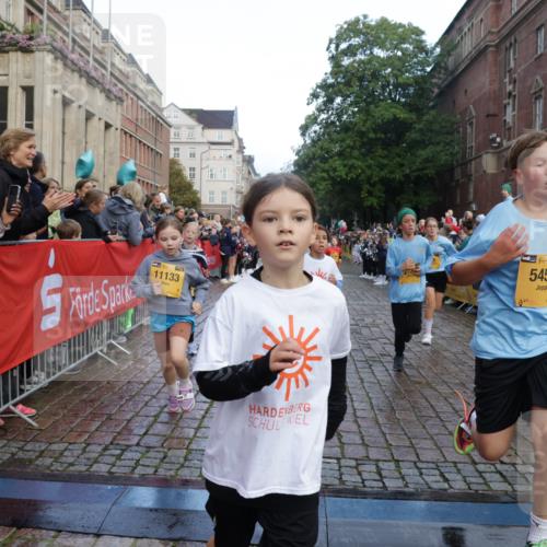 13.09.2026 - Kiel Lauf Yannick Fuchs http://msf.ph/oto/10280979 13.09.2026 08:54:30 Ziel 241, 1218, 2742, 3211, 3896, 3936, 4419, 4731, 5041, 5462, 5693, 6030, 6214, 6618, 6740, 6945, 7055, 7774, 8110, 8111, 8545, 9698, 9714, 10937, 11656, 120, 488, 1218, 1244, 1463, 1540, 1823, 2122, 2141, 2324, 2489, 2610, 4059, 4494, 4618, 4717, 4731, 4956, 5041, 5236, 5586, 5993, 6030, 6134, 7341, 7470, 7815, 8006, 9291, 9447, 9850, 9880, 10726, 10775, 10868, 10920, 11468, 11672, 11840, 12111, 12112, 12663, 12829, 159, 561, 820, 1701, 2139, 2770, 4227, 120, 2122 meine-sportfotos.de
