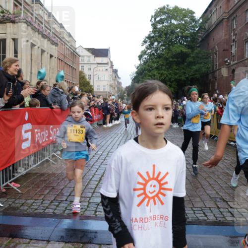 13.09.2026 - Kiel Lauf Yannick Fuchs http://msf.ph/oto/10280983 13.09.2026 08:54:30 Ziel 241, 1218, 2742, 3211, 3896, 3936, 4419, 4731, 5041, 5462, 5693, 6030, 6214, 6618, 6740, 6945, 7055, 7774, 8110, 8111, 8545, 9698, 9714, 10937, 11656, 120, 488, 1218, 1244, 1463, 1540, 1823, 2122, 2141, 2324, 2489, 2610, 4059, 4494, 4618, 4717, 4731, 4956, 5041, 5236, 5586, 5993, 6030, 6134, 7341, 7470, 7815, 8006, 9291, 9447, 9850, 9880, 10726, 10775, 10868, 10920, 11468, 11672, 11840, 12111, 12112, 12663, 12829, 159, 561, 820, 1701, 2139, 2770, 4227, 120, 2122 meine-sportfotos.de
