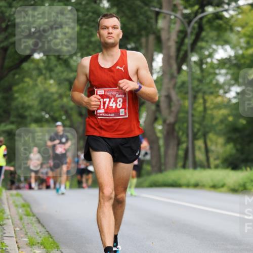 13.09.2026 - 21. swb-Marathon Bremen TobiasT http://msf.ph/oto/10281008 13.09.2026 11:40:07 Laufen 1748, 1215, 21, 26 meine-sportfotos.de