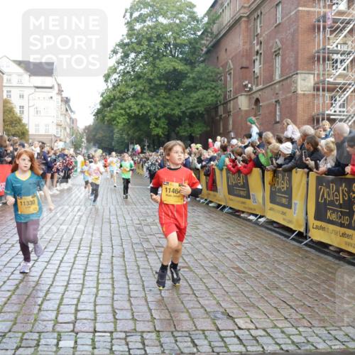 13.09.2026 - Kiel Lauf Yannick Fuchs http://msf.ph/oto/10281025 13.09.2026 08:54:33 Ziel 241, 2542, 2742, 3211, 3896, 3936, 4419, 5462, 5693, 6740, 6945, 7055, 7774, 8110, 8111, 8545, 8670, 8850, 9698, 10937, 11656, 488, 1218, 1244, 1463, 1540, 2324, 2489, 2610, 2742, 4059, 4494, 4618, 4717, 4731, 4956, 5041, 5236, 5586, 5993, 6030, 6134, 6214, 6618, 7470, 8545, 9291, 9447, 9714, 9850, 9880, 10775, 10868, 10920, 11468, 11672, 11840, 12111, 12112, 12663, 12829, 159, 561, 820, 1701, 2139, 2770, 4227, 6607, 120, 2122 meine-sportfotos.de