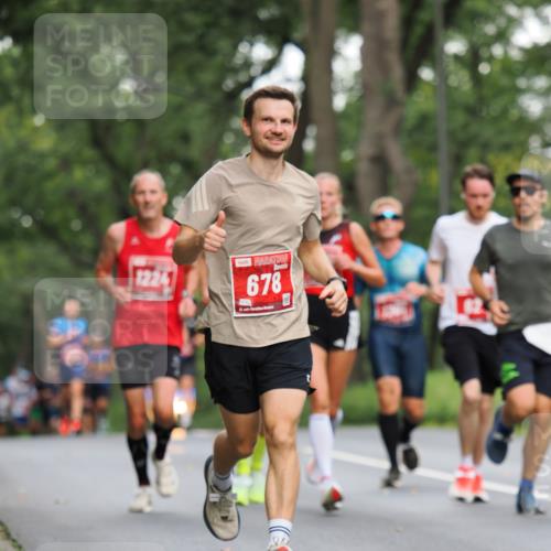 13.09.2026 - 21. swb-Marathon Bremen TobiasT http://msf.ph/oto/10281033 13.09.2026 11:40:21 Laufen 12241, 678 meine-sportfotos.de