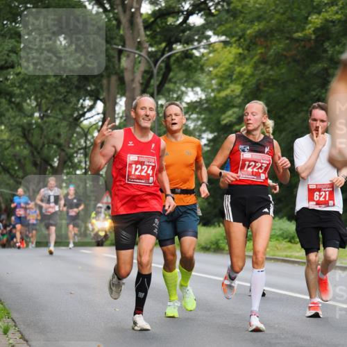 13.09.2026 - 21. swb-Marathon Bremen TobiasT http://msf.ph/oto/10281048 13.09.2026 11:40:25 Laufen 1224, 1223, 621 meine-sportfotos.de