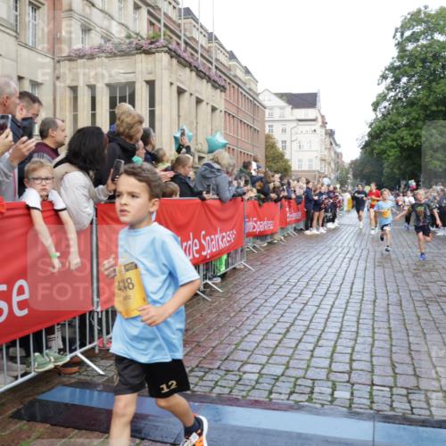 13.09.2026 - Kiel Lauf Yannick Fuchs http://msf.ph/oto/10281076 13.09.2026 08:54:38 Ziel 1701, 2139, 2542, 3457, 3936, 5693, 6574, 6740, 6945, 7774, 7877, 8110, 8111, 8670, 8850, 9533, 9698, 10488, 11263, 11433, 11656, 241, 488, 1218, 1463, 1540, 2489, 2610, 2742, 3211, 3896, 4059, 4419, 4494, 4618, 4717, 4731, 5041, 5236, 5462, 5993, 6030, 6134, 6214, 6618, 6740, 6945, 7055, 7470, 8110, 8111, 8545, 9291, 9447, 9714, 9850, 9880, 10775, 10868, 10920, 10937, 11468, 11672, 11840, 12111, 12112, 159, 561, 744, 820, 2699, 2770, 4069, 4227, 4348, 6607, 120, 2122 meine-sportfotos.de