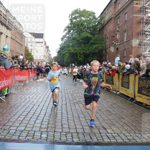 13.09.2026 - Kiel Lauf Yannick Fuchs http://msf.ph/oto/10281100 13.09.2026 08:54:40 Ziel 159, 1701, 2139, 2542, 2754, 3457, 5693, 6574, 6737, 7774, 7877, 8670, 8850, 9045, 9533, 9698, 10488, 11263, 11433, 11656, 241, 488, 1218, 1463, 1540, 2489, 2610, 2742, 3211, 3896, 3936, 4059, 4419, 4494, 4618, 4717, 4731, 5041, 5236, 5462, 5993, 6030, 6134, 6214, 6618, 6740, 6945, 7055, 7470, 8110, 8111, 8545, 9291, 9447, 9714, 9850, 10775, 10868, 10920, 10937, 11468, 11656, 11672, 11840, 12112, 561, 744, 820, 2699, 2770, 2773, 4069, 4227, 4348, 6607 meine-sportfotos.de