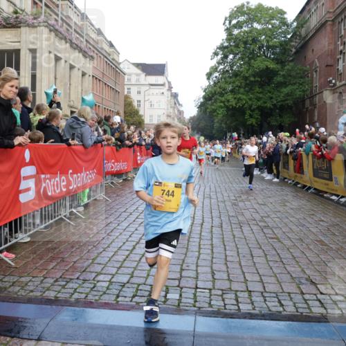 13.09.2026 - Kiel Lauf Yannick Fuchs http://msf.ph/oto/10281106 13.09.2026 08:54:41 Ziel 159, 1701, 2139, 2542, 2754, 3457, 5454, 5693, 6574, 6737, 7774, 7877, 8670, 8850, 9045, 9533, 9698, 10488, 11263, 11433, 12654, 241, 488, 1218, 1463, 1540, 2489, 2610, 2742, 3211, 3896, 3936, 4059, 4419, 4494, 4618, 4717, 4731, 5041, 5236, 5462, 5693, 5993, 6030, 6134, 6214, 6618, 6740, 6945, 7055, 7470, 8110, 8111, 8545, 9291, 9447, 9714, 9850, 10775, 10868, 10920, 10937, 11468, 11656, 11672, 11840, 12112, 495, 561, 744, 820, 2699, 2770, 2773, 4069, 4227, 4348, 6607 meine-sportfotos.de