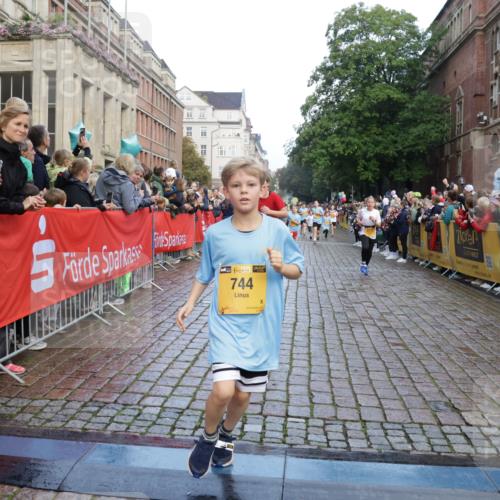 13.09.2026 - Kiel Lauf Yannick Fuchs http://msf.ph/oto/10281110 13.09.2026 08:54:41 Ziel 159, 1701, 2139, 2542, 2754, 3457, 5454, 5693, 6574, 6737, 7774, 7877, 8670, 8850, 9045, 9533, 9698, 10488, 11263, 11433, 12654, 241, 488, 1218, 1463, 1540, 2489, 2610, 2742, 3211, 3896, 3936, 4059, 4419, 4494, 4618, 4717, 4731, 5041, 5236, 5462, 5693, 5993, 6030, 6134, 6214, 6618, 6740, 6945, 7055, 7470, 8110, 8111, 8545, 9291, 9447, 9714, 9850, 10775, 10868, 10920, 10937, 11468, 11656, 11672, 11840, 12112, 495, 561, 744, 820, 2699, 2770, 2773, 4069, 4227, 4348, 6607 meine-sportfotos.de