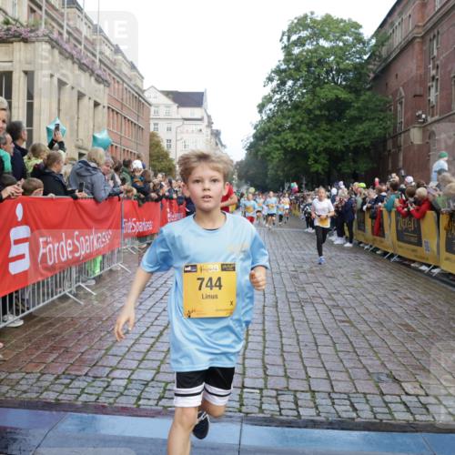 13.09.2026 - Kiel Lauf Yannick Fuchs http://msf.ph/oto/10281113 13.09.2026 08:54:41 Ziel 159, 1701, 2139, 2542, 2754, 3457, 5454, 5693, 6574, 6737, 7774, 7877, 8670, 8850, 9045, 9533, 9698, 10488, 11263, 11433, 12654, 241, 488, 1218, 1463, 1540, 2489, 2610, 2742, 3211, 3896, 3936, 4059, 4419, 4494, 4618, 4717, 4731, 5041, 5236, 5462, 5693, 5993, 6030, 6134, 6214, 6618, 6740, 6945, 7055, 7470, 8110, 8111, 8545, 9291, 9447, 9714, 9850, 10775, 10868, 10920, 10937, 11468, 11656, 11672, 11840, 12112, 495, 561, 744, 820, 2699, 2770, 2773, 4069, 4227, 4348, 6607 meine-sportfotos.de